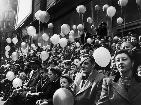 jay-maisel-thanksgiving-day-parade-balloons-man-with-eye-patch-mid-1950s-gelatin-silver-print